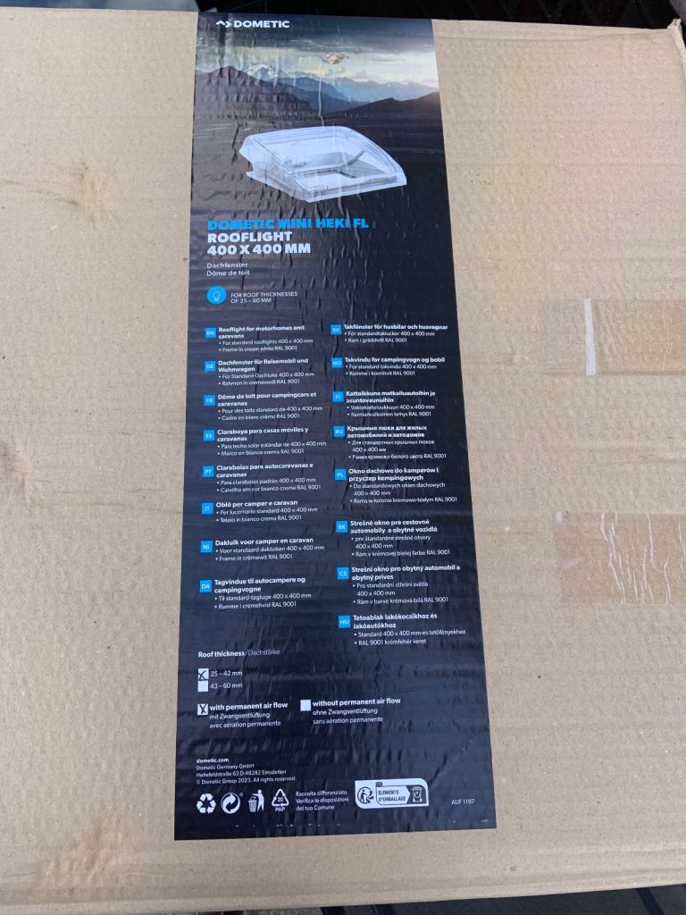 Roof-light for caravan and motor homes