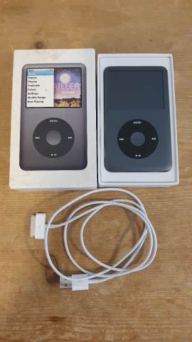 Apple iPod Classic 7th Gen 160GB Black A1238 Boxed + Original