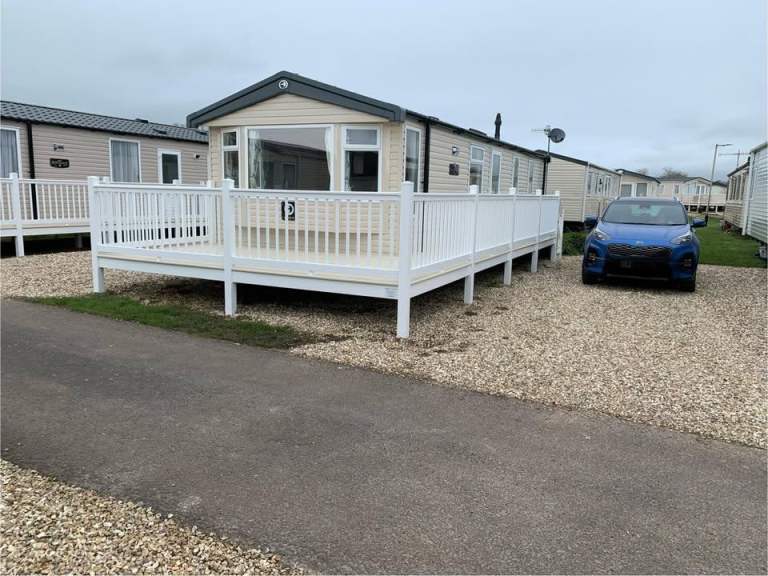 Excellent Static Caravan at West Bay, Dorset