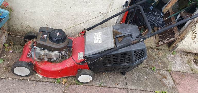 Briggs & Stratton 35 Classic Petrol Lawn Mower - Spares or Repair
