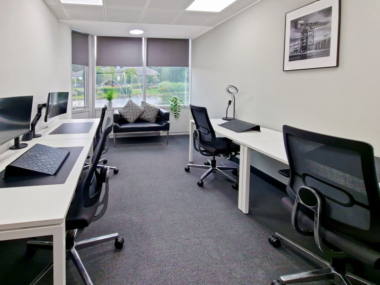 East Kilbride - G745PR \ Extra-Large Office with Space for Up to 15 Desks