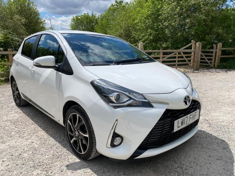 2017 Toyota Yaris 1.5 VVT-i Design CVT Euro 6 5dr HATCHBACK Petrol Automatic