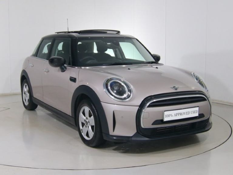 MINI HATCHBACK 1.5 Cooper Classic 5dr Auto [Comfort/Nav Pack]
