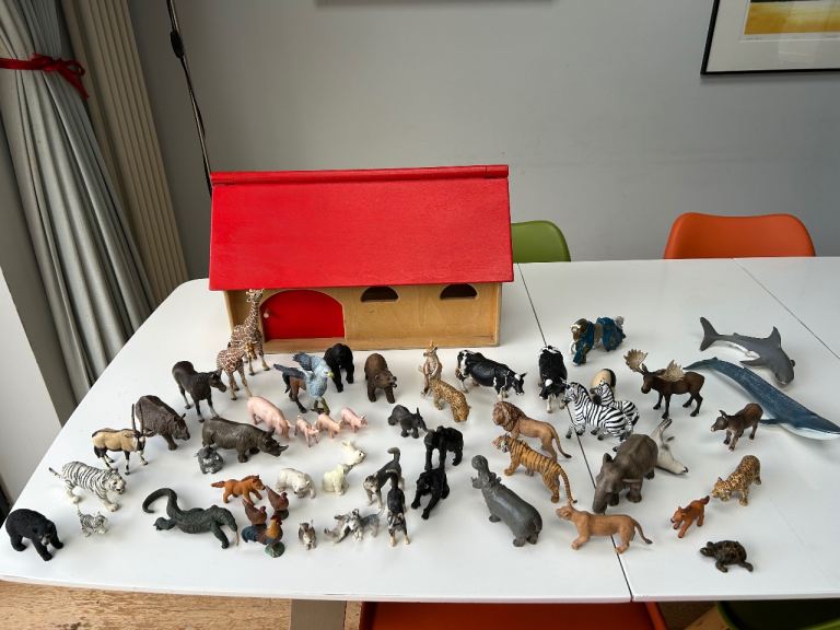 54 schleich animals and wooden farm house
