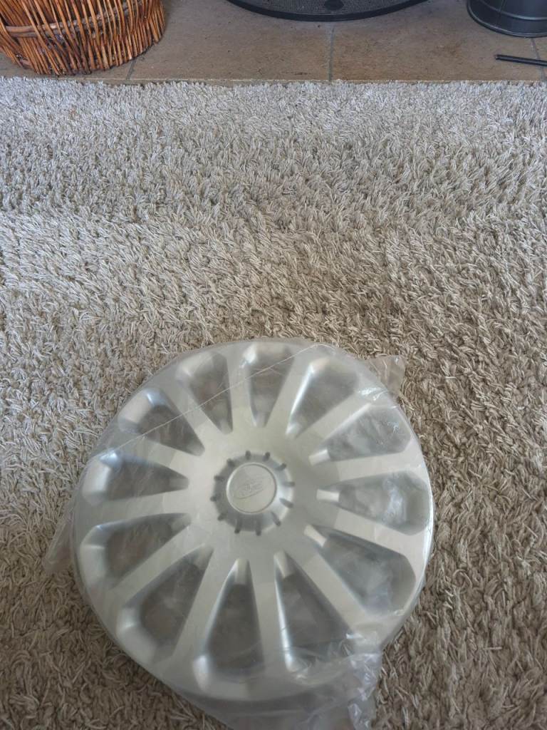 New Silver Car Wheel Trim / Hubcap
