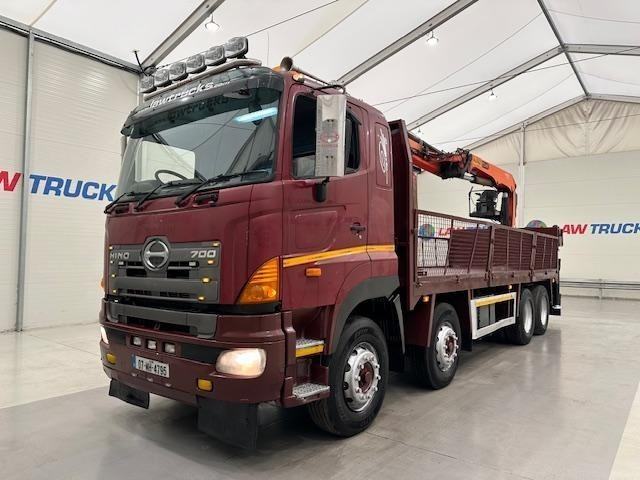 Hino 700 3241 8x4 Flatbed Brick Grab