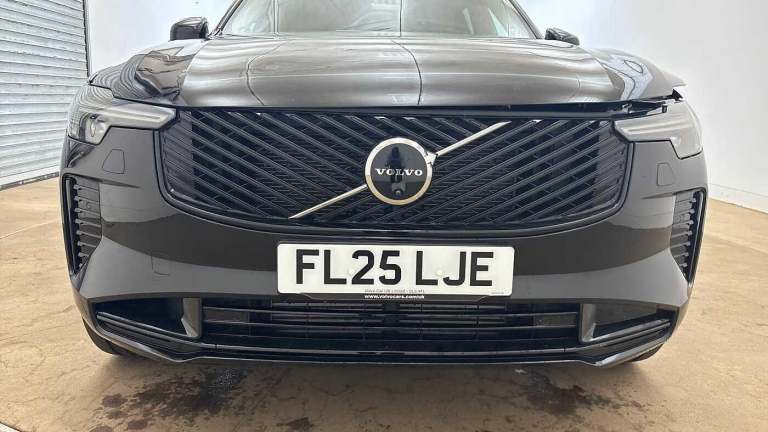 2025 Volvo XC90 Plus, T8 AWD Plug-in hybrid, Electric/Petrol, Dark, 7 Seats ( 360* Camera ) ESTAT...