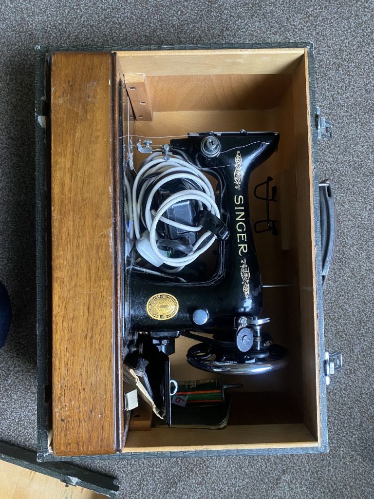 1952 Singer 15K, vintage sewing machine, fully working condition, recently serviced