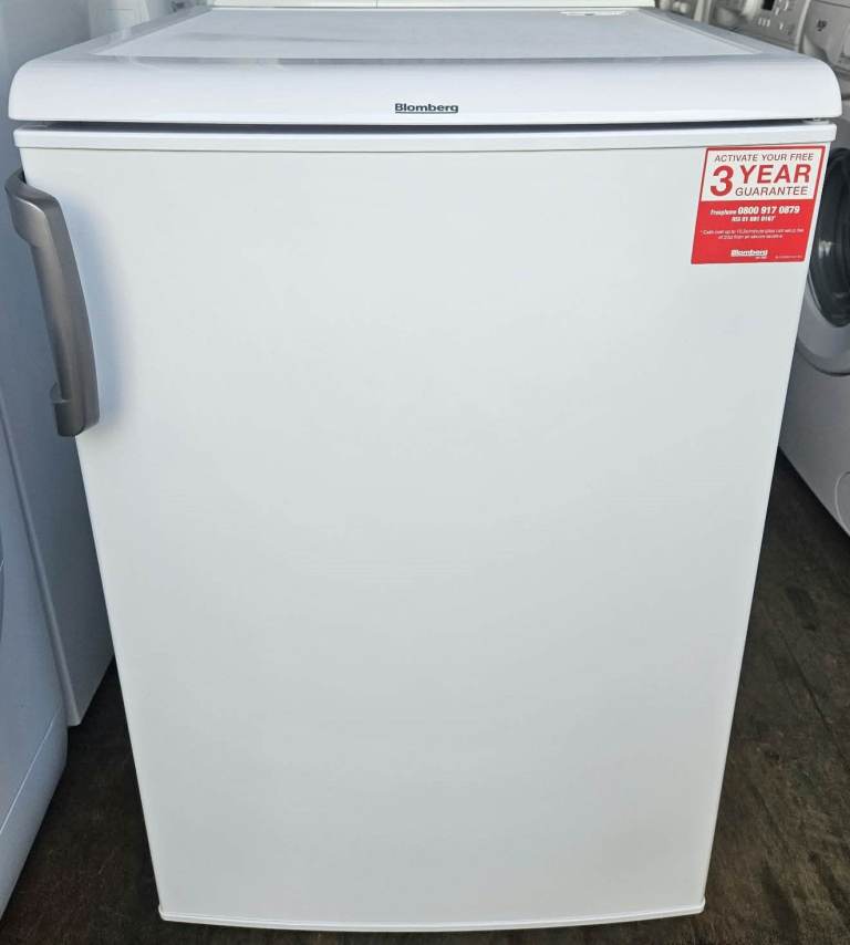 Blomberg SSM1554P 54cm Undercounter Larder Fridge - White. Like New.