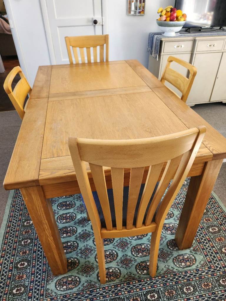 Solid Wood Extendable Dining Table with 4 Chairs – Good Condition