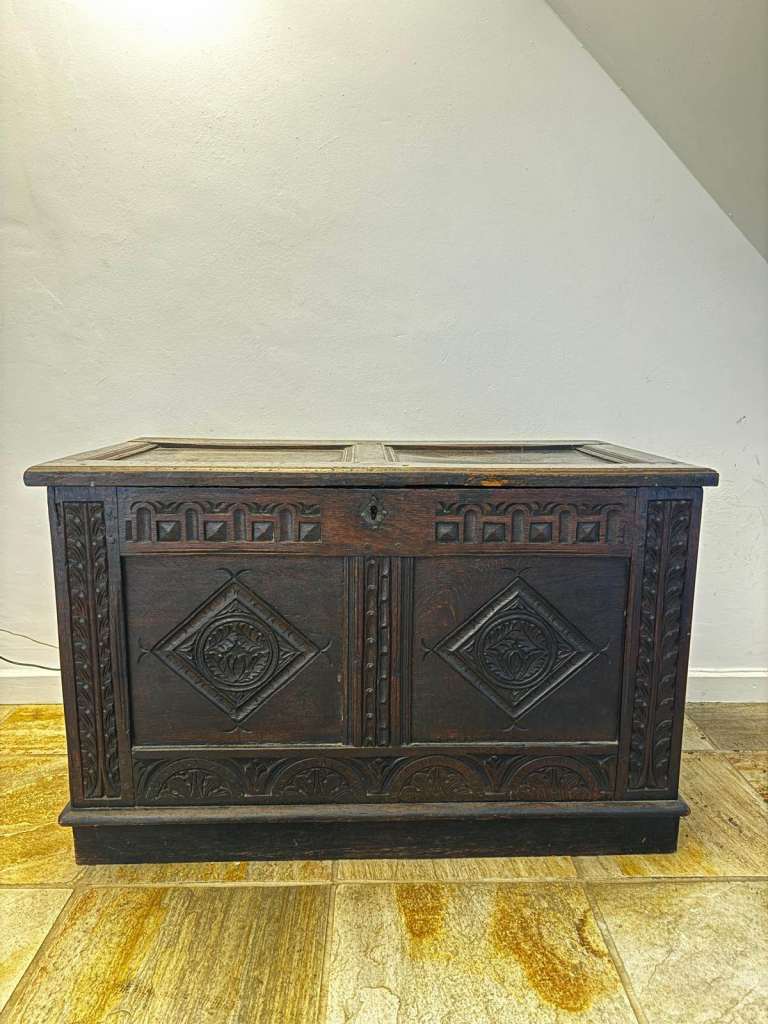Antique Oak Blanket Chest / Storage Bench – Carved Front