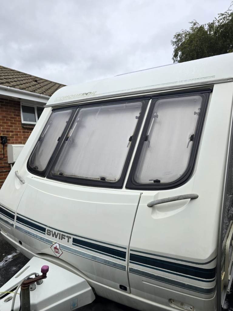 Swift Conqueror 610 Lux With a full Quality Awning