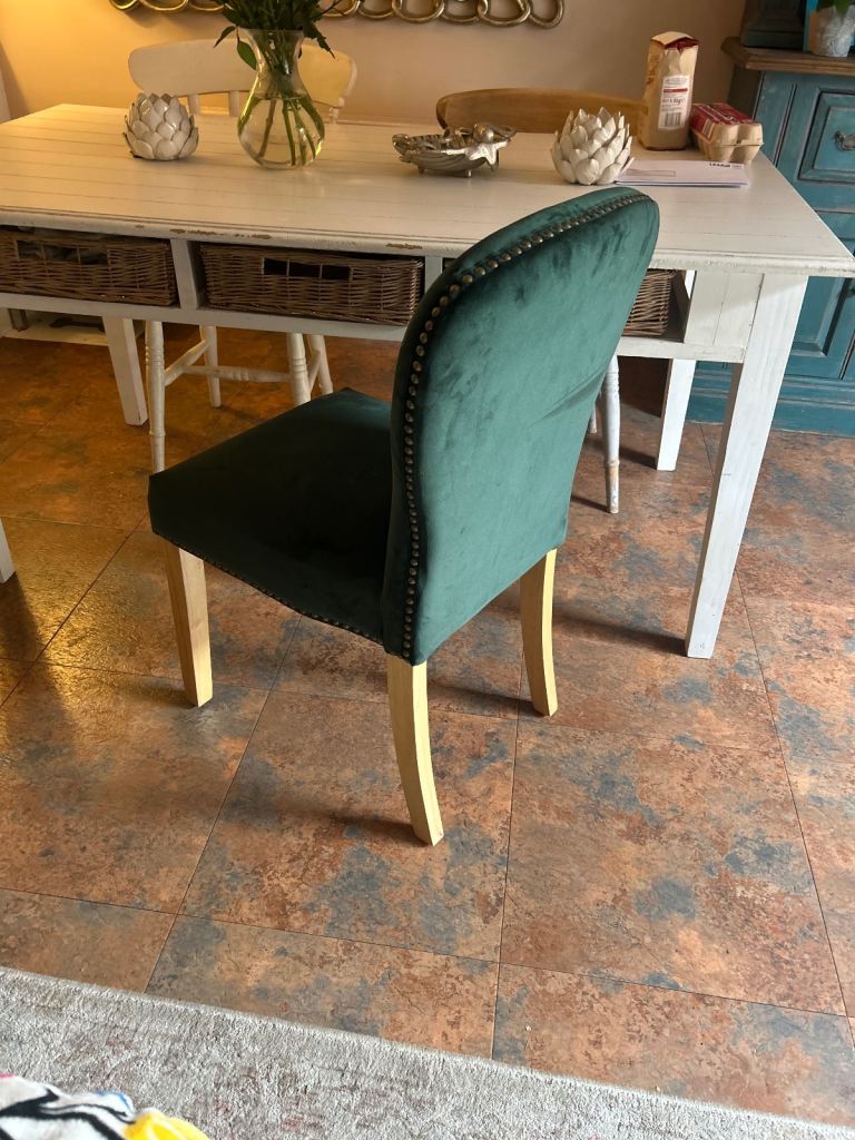 Set of 6 Teal Velvet Dining Chairs – Elegant & As New 🌿