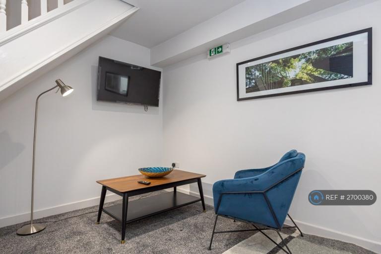 2 bedroom flat in West End Road, Morecambe, LA4 (2 bed) (#2700380)