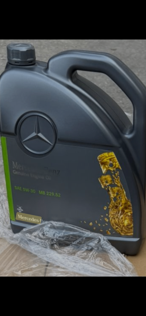 Mercedes 5LTR 5W30 ENGINE OIL £33 