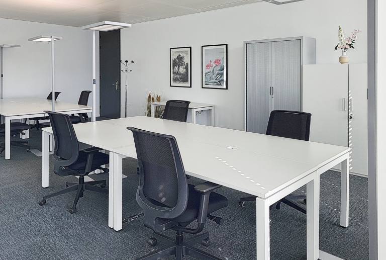 Warwick - CV34 4BE \ Flexible Office Rental with Capacity for 15 Desks