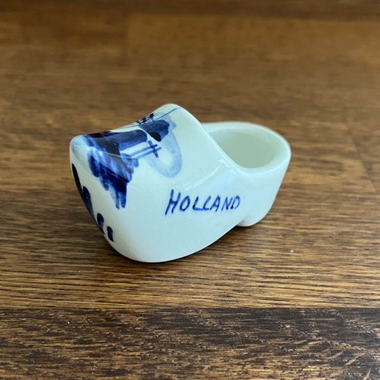 Vintage 1970's blue & white ceramic Delft Dutch clog ornament, windmill design. £3 ovno.