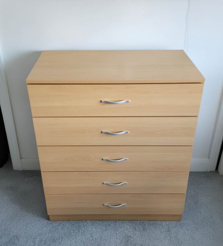 Light Wooden Chest of 5 Drawers – excellent condition