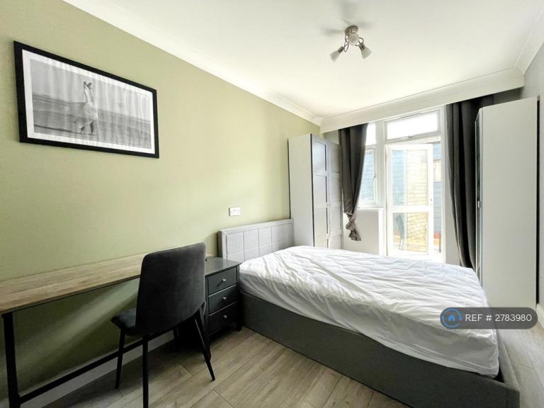 1 bedroom in Horn Lane, London, W3 (#2783980)