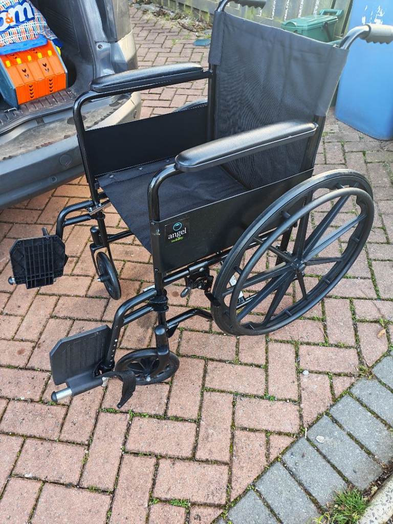 Folding wheel chair