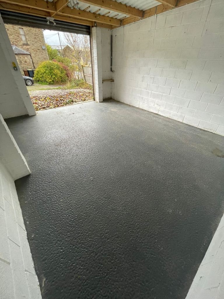 Workshop to rent commercial garage/storage space in Chapel £350pm bills incl