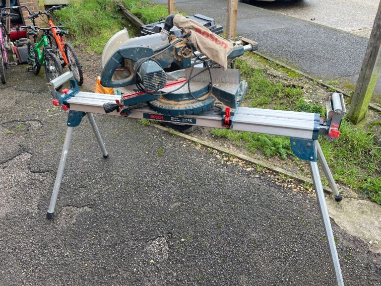 Bosch mitre saw and bench 