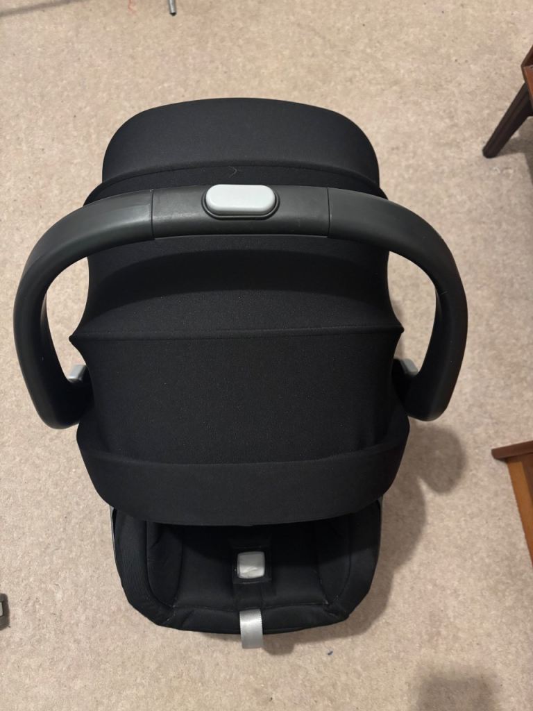 Uppa Baby Mesa I car seat