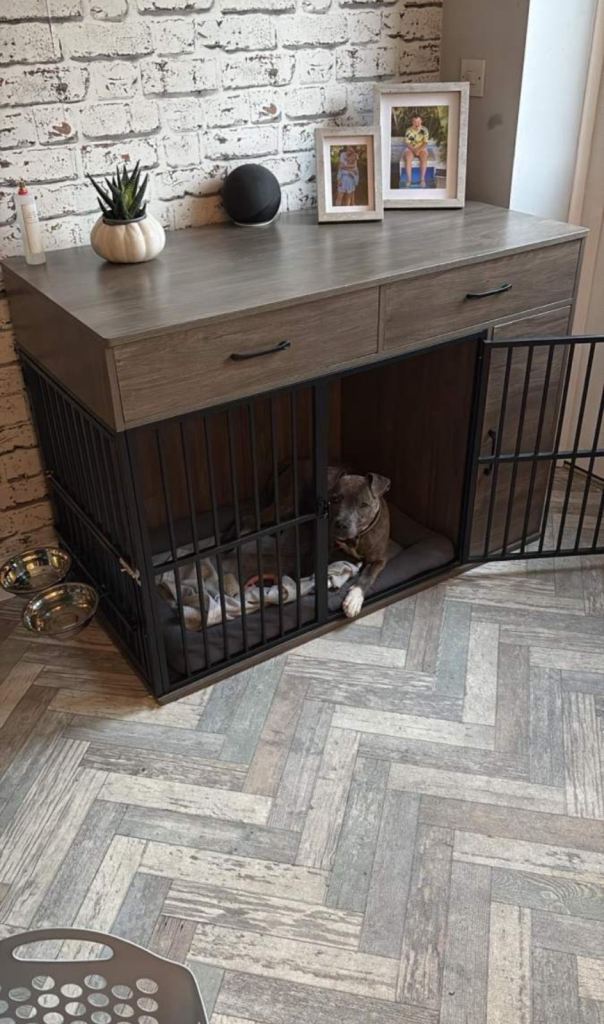 Dog bed/crate with drawers and side cabinet 