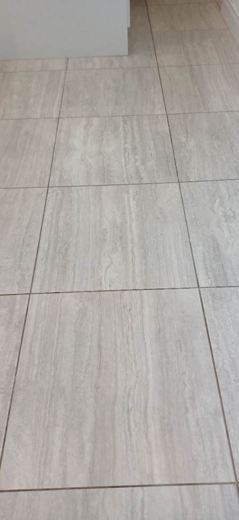 Tiles for floor - Light Grey - Unused - Size: 60cm x 60cm - 6 boxes (18 tiles) A bargain!