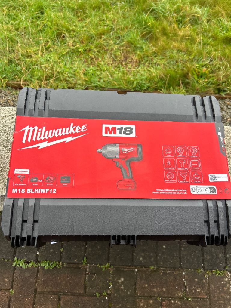 Milwaukee m18 1/2 impact kit 