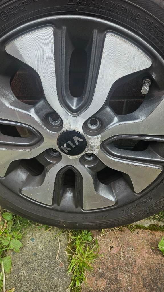 Diamond Cut Alloy wheels.