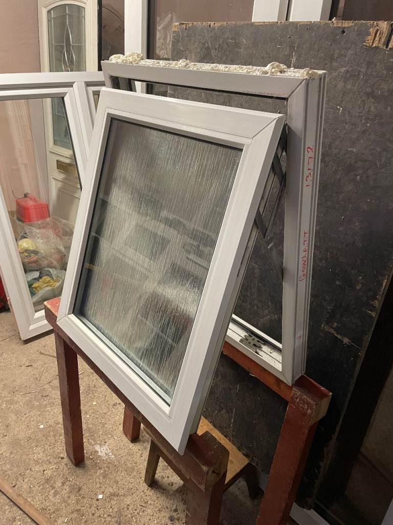 H 71.5 x W 61.5 cm - SMALL UPVC DOUBLE GLAZED WINDOW - OBSCURE GLASS (REF: SJ471) 