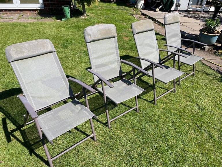 Set of 4 fold up garden chairs 