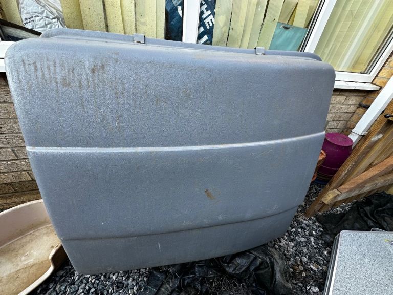 Kar-Rite Roof Box with Mont Blanc Roof Bars