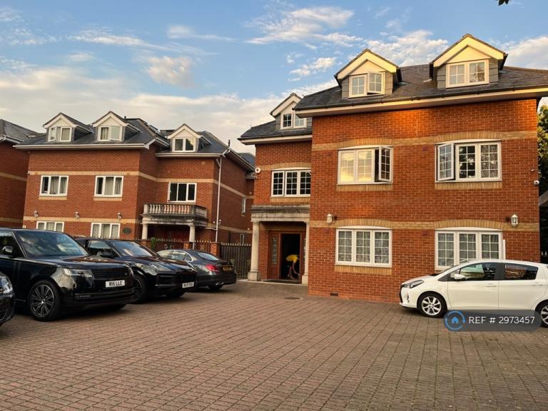 1 bedroom flat in Lampton Road, Hounslow, TW3 (1 bed) (#2973457)
