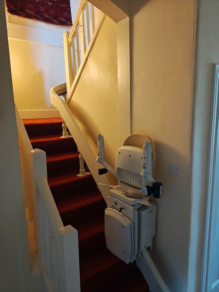 Acorn 180 Curved Stairlift - Excellent condition, Very light use