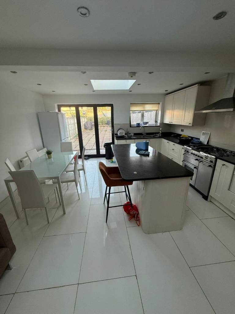 5/6 Bed property to rent - Ilford