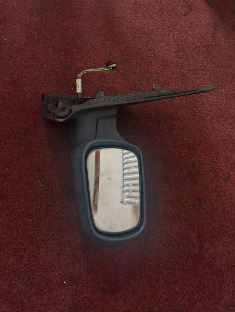 Ford fiesta Mk6 electric wing mirror right side