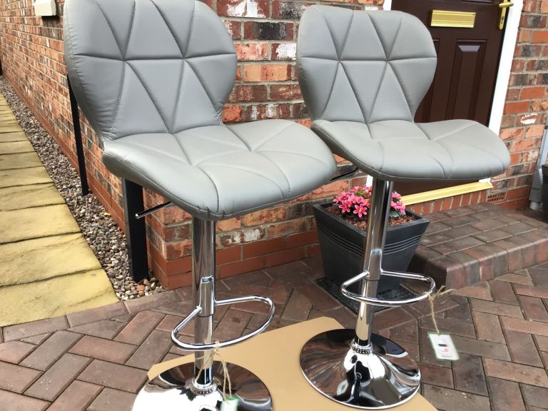 £80 (2) X BRAND NEW WAYFAIR PREMIUM COLLECTION GREY LEATHER GAS LIFT SWIVEL BAR STOOLS BARSTOOLS 
