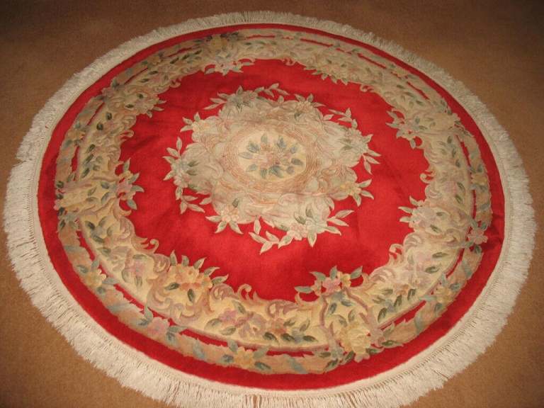 Round rug, red, thick woven floral design, 100% wool pile, fringe border, warm floor