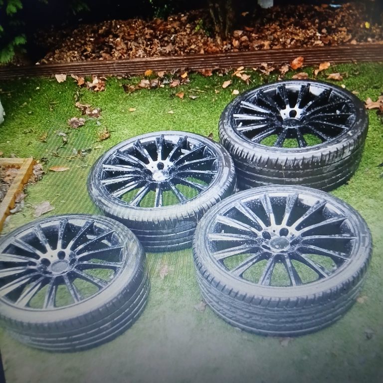Mercedes 20 inch wheels and tyres