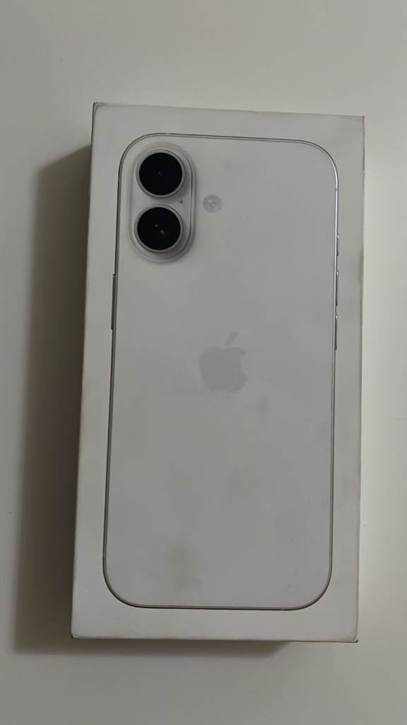 iPhone 17 256gb used £580 new £660 with Apple Warranty