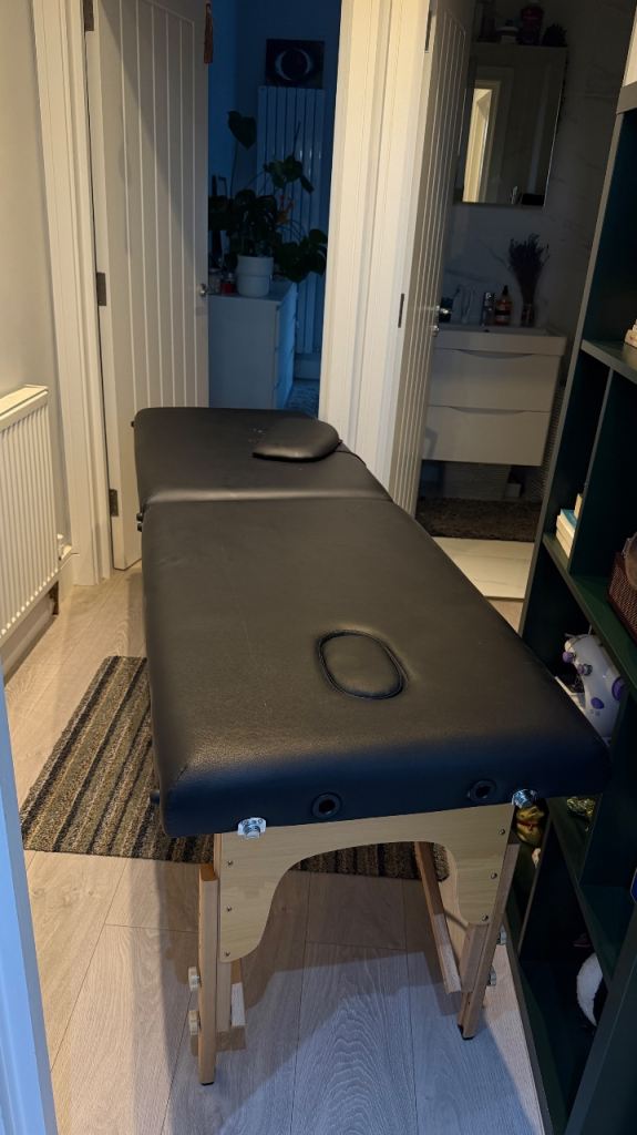 Massage table 