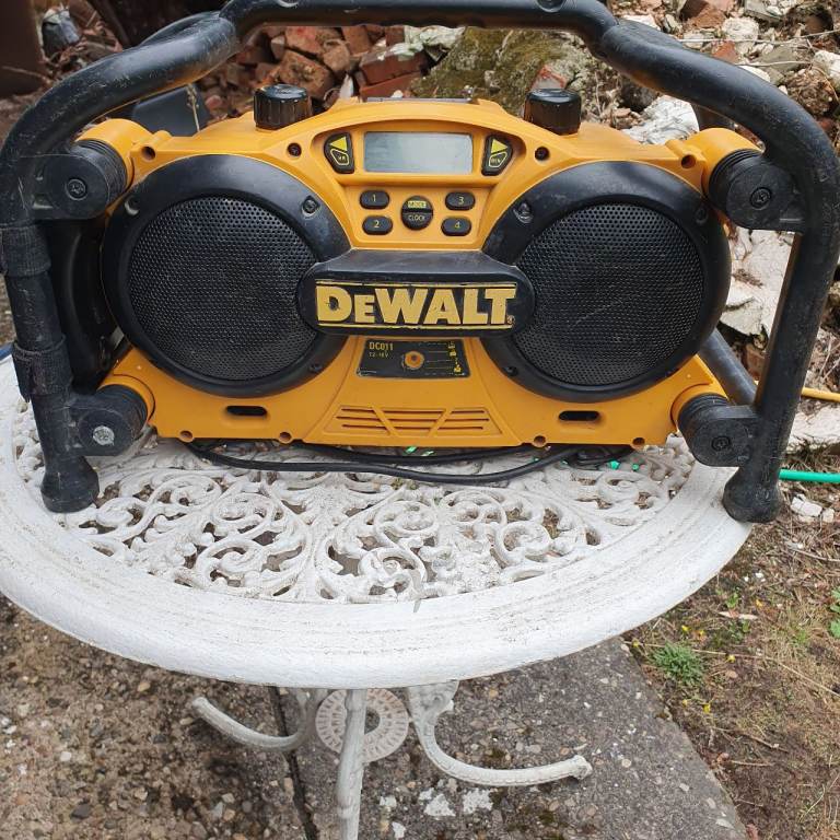 DEWALT DC011-GB Jobsite Radio 240V – Good Condition
