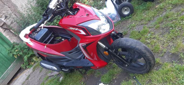 Scooter,Mopeds 125/50 tyres & spares or repairs