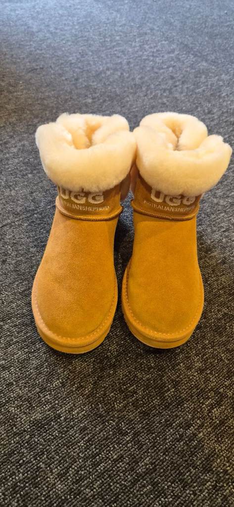 Shearling Ankle Mini UGG Boots - Chestnut 6.5