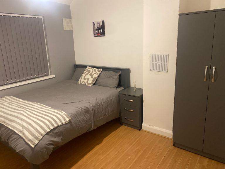 🏠**DSS HOUSING**DOUBLE ROOM in BRISTOL **SNOWBERRY CL, BRADLEY STOKE, BRISTOL BS32 8GB**🏠