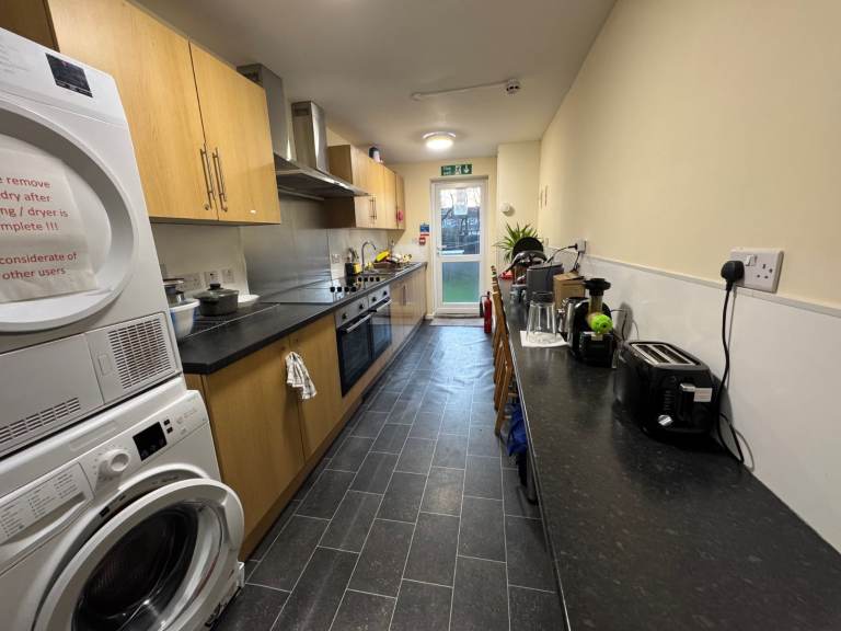 DOUBLE EN SUITE ROOM, ST. PAULS AVENUE, KINGSBURY, HA3