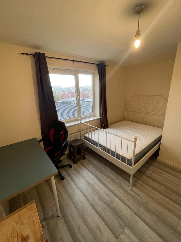 Room for rent in Manchester near Unis and hospital