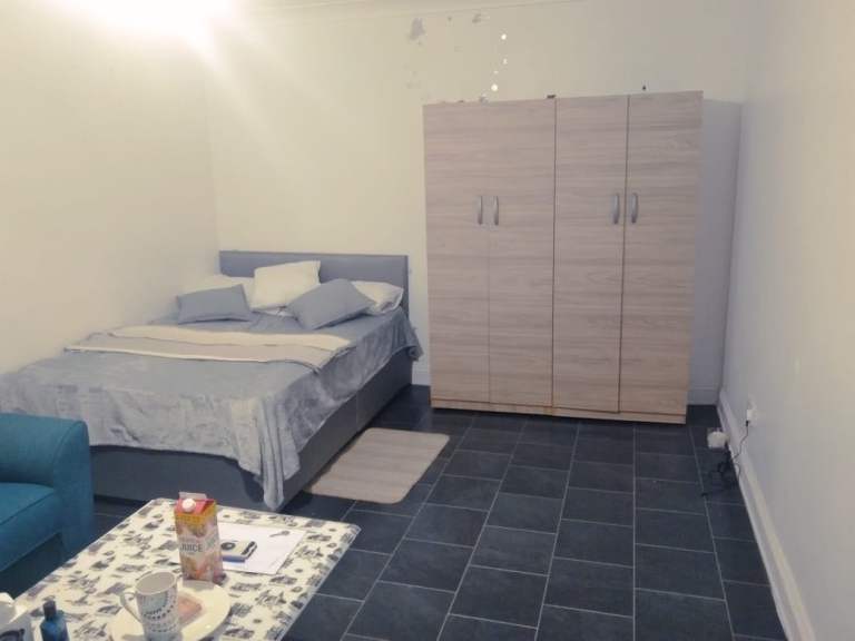 Very large double room to let in a shared property 